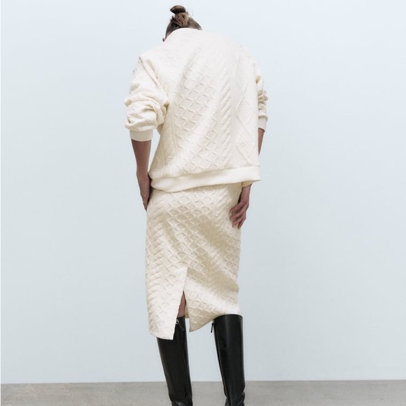 Zara Set - Ecru Quilted Sweatshirt & Skirt - Picture 11 of 17